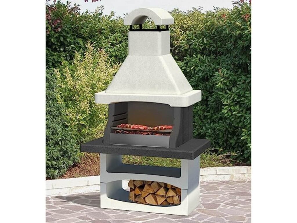 Barbecue da giardino in cemento con parte alta di colore bianco