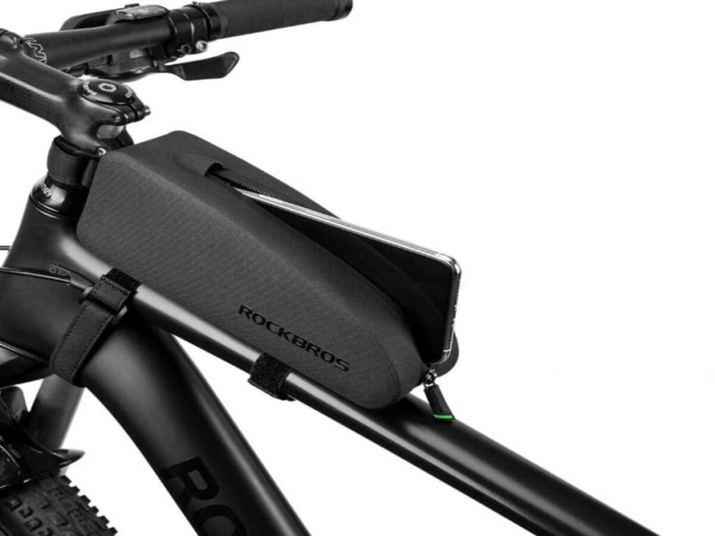 Una bellissima borsa impermeabile portadocumenti da fissare sul telaio della bici
