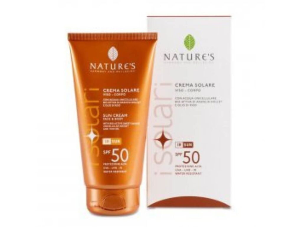 Proteggi la tua pelle dal sole con una delle migliori creme in evidenza in questa immagine. Crema solare SPF50 "I Solari"