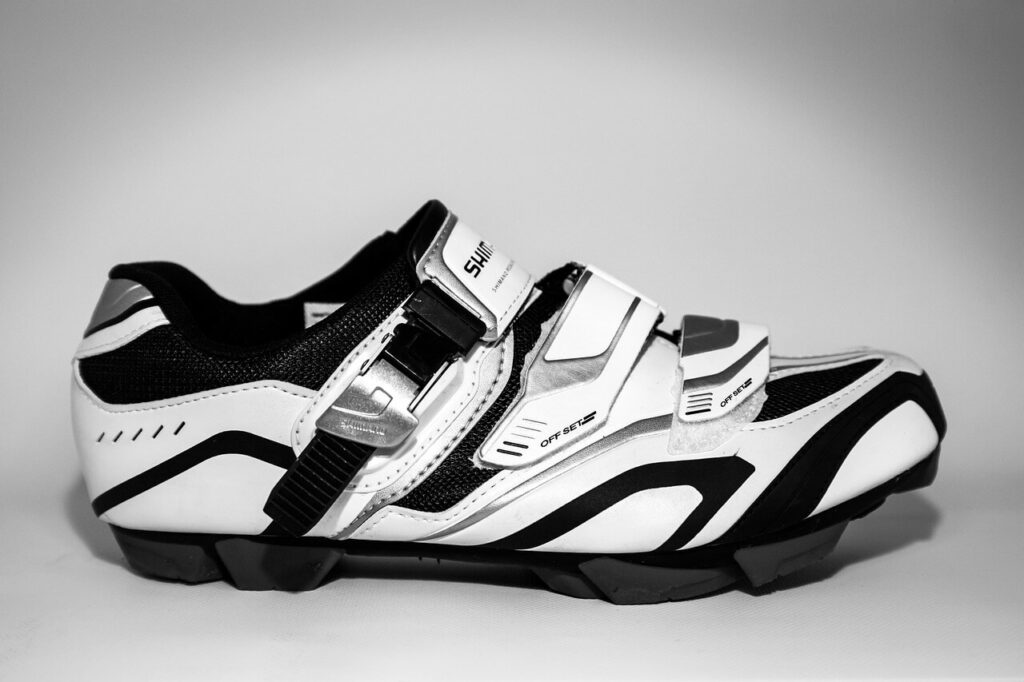 Scarpe ciclismo colore bianco e nero marchio Shimano