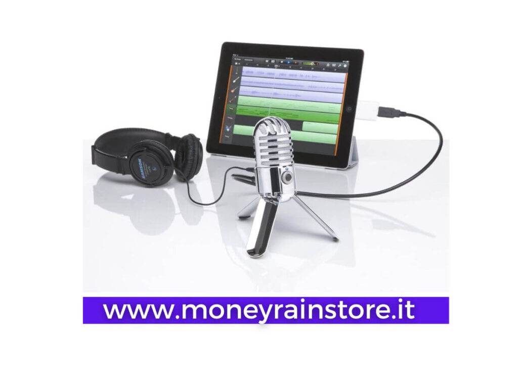 Samson meteor mic recensione. L'immagine mostra il microfono samson collegato ad un tablet e a delle cuffie