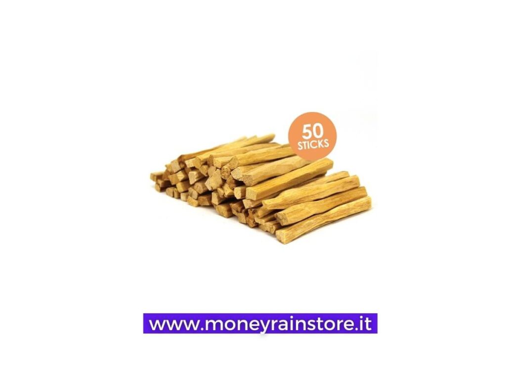 palo santo incenso; nell'immagine una serie di legnetti di palo santo perfettamente impilati