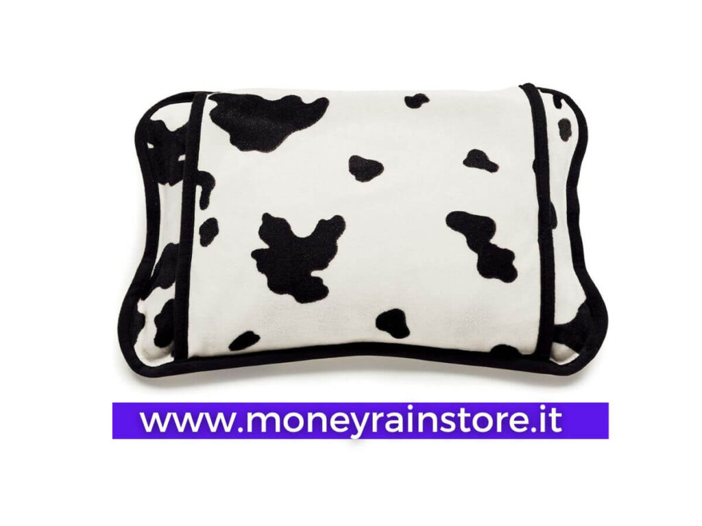 Borsa acqua calda elettrica. L'immagine mostra una borsa dell'acqua calda elettrica ricoperta da un tessuto morbido colore bianco a chiazze nere ( tipico manto delle mucche )